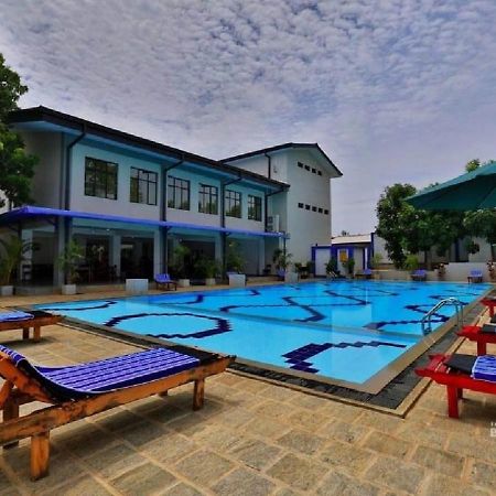 The Blue Wave Hotel Baía de Arugam Exterior foto