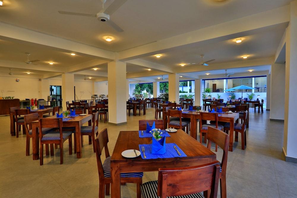 The Blue Wave Hotel Baía de Arugam Exterior foto