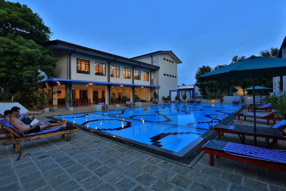 The Blue Wave Hotel Baía de Arugam Exterior foto