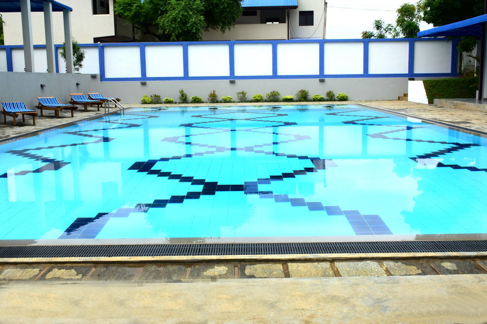 The Blue Wave Hotel Baía de Arugam Exterior foto