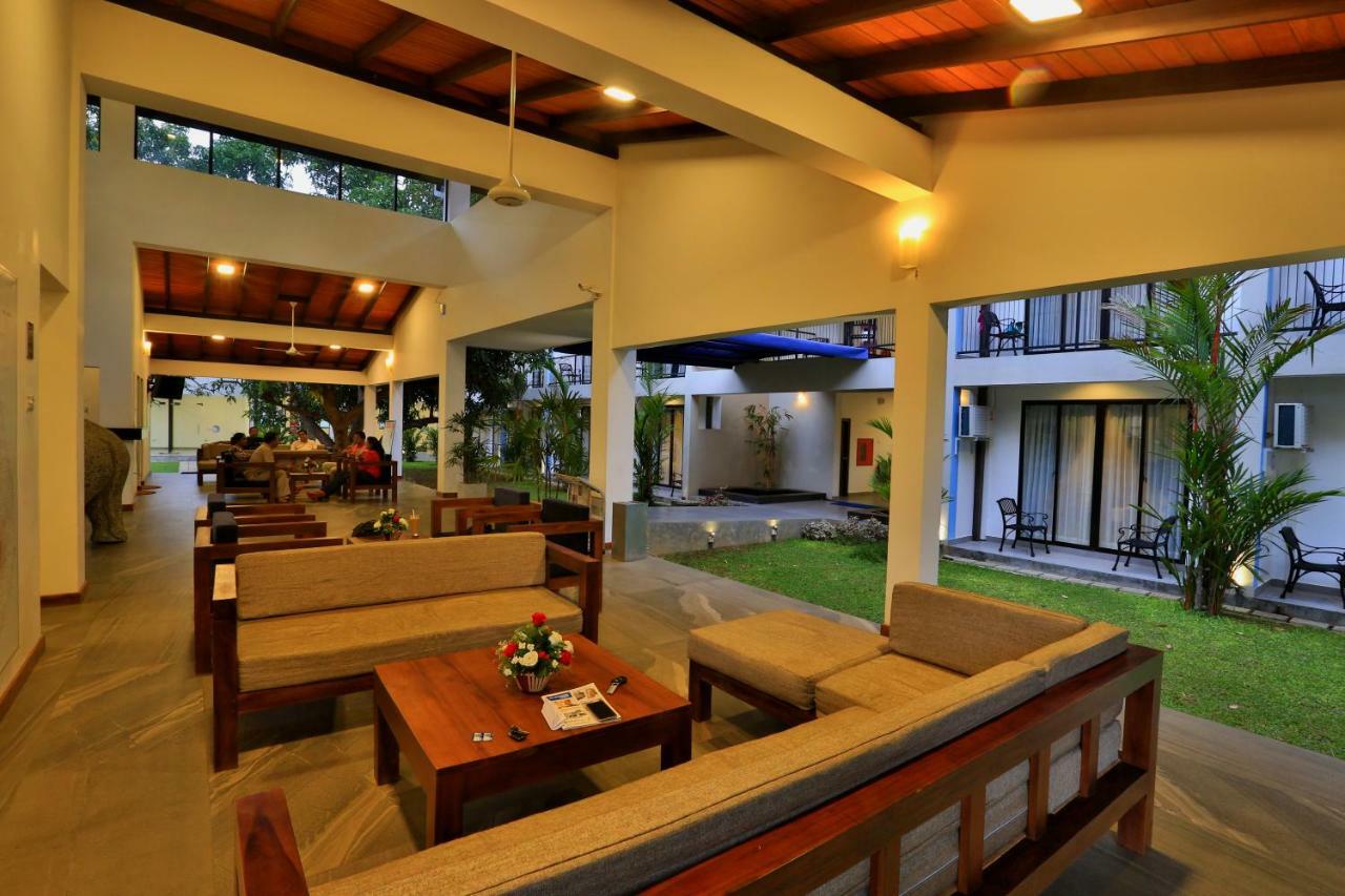 The Blue Wave Hotel Baía de Arugam Exterior foto