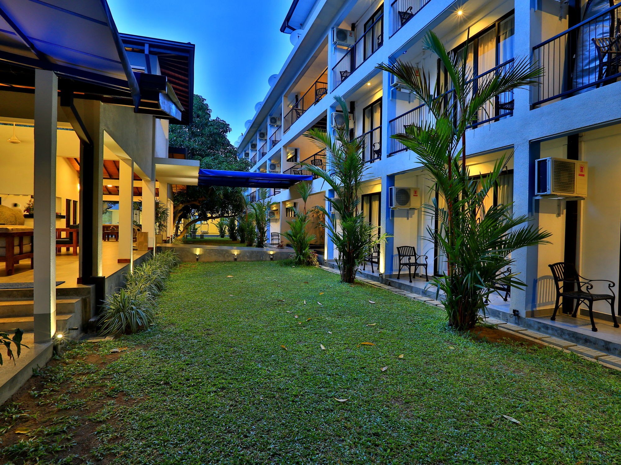 The Blue Wave Hotel Baía de Arugam Exterior foto